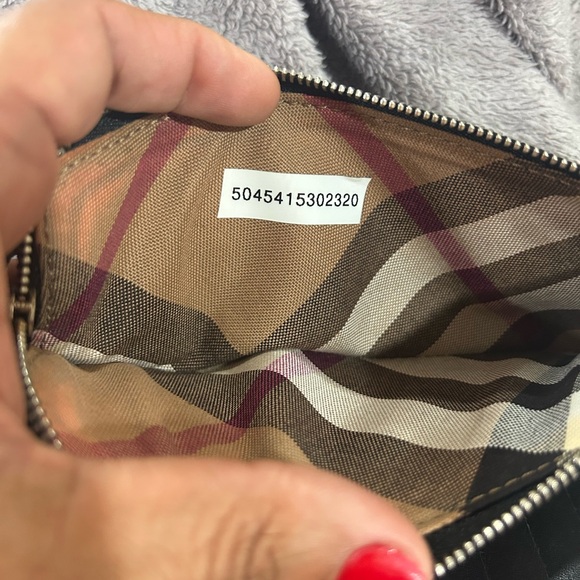 Burberry Pebbled Leather Black Textured Full Zip w/Snap Closure Leather Wallet! - Picture 11 of 12